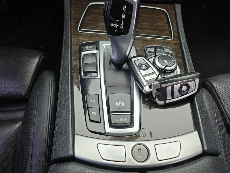 2013 BMW 7 Series 730d photo 17