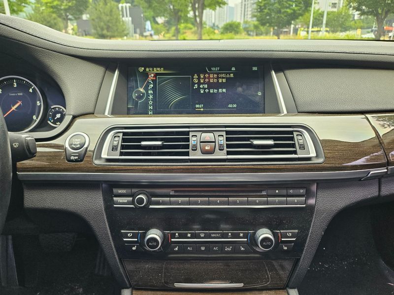 2013 BMW 7 Series 730d photo 19