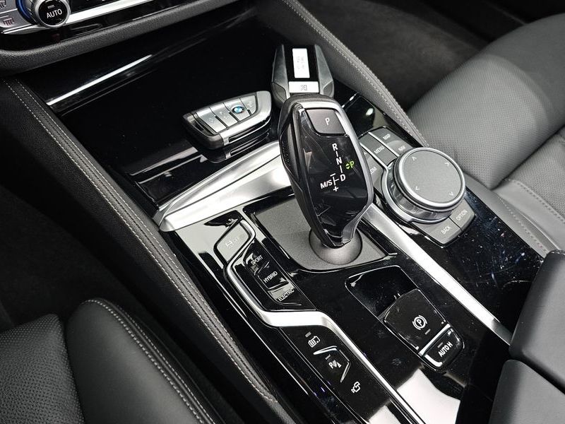 2021 BMW 5 Series 530e Luxury photo 9