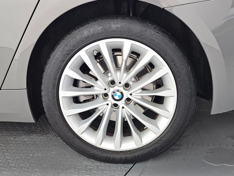 2021 BMW 5 Series 530e Luxury photo 21