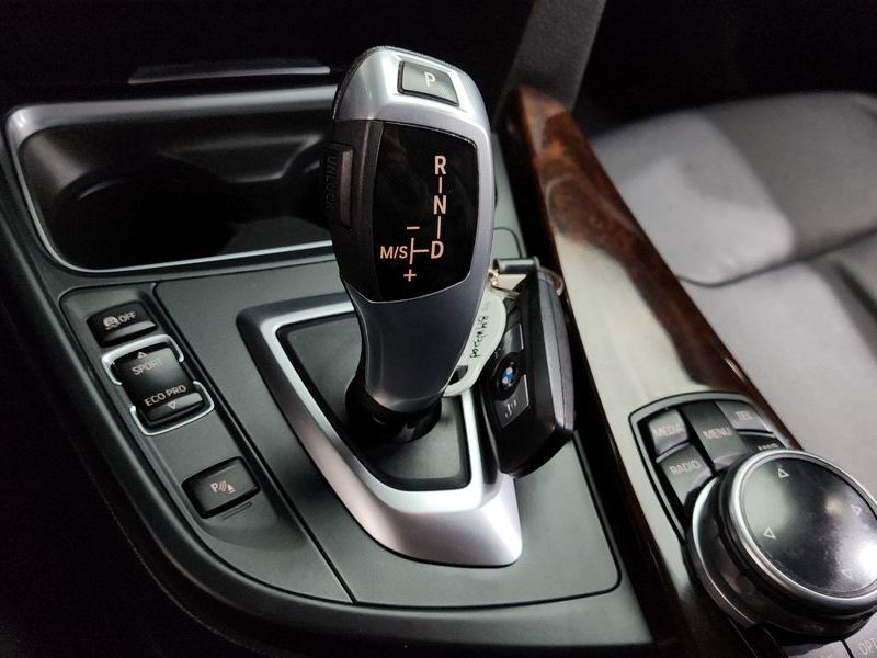 2014 BMW 3 Series 320d photo 9