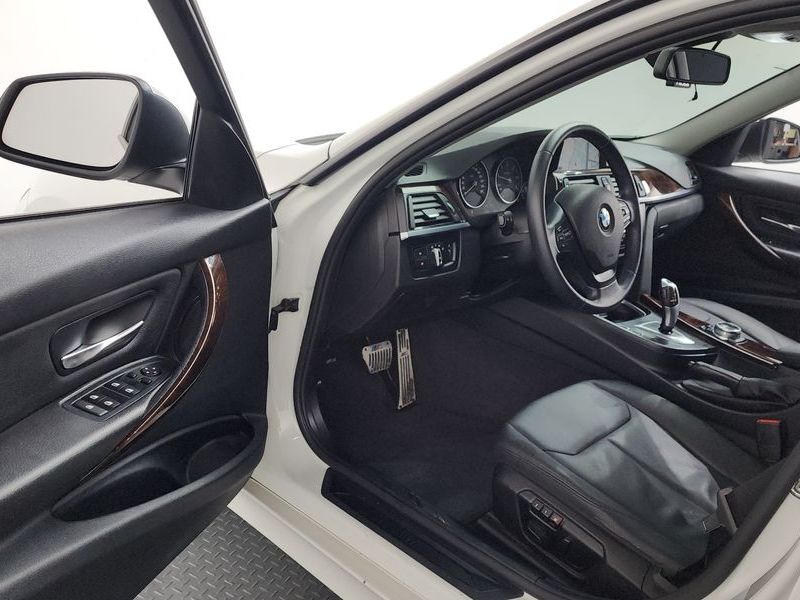 2014 BMW 3 Series 320d photo 10
