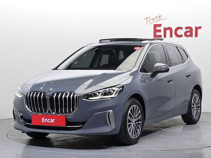 2025 BMW 2 Series 220i Luxury photo 1
