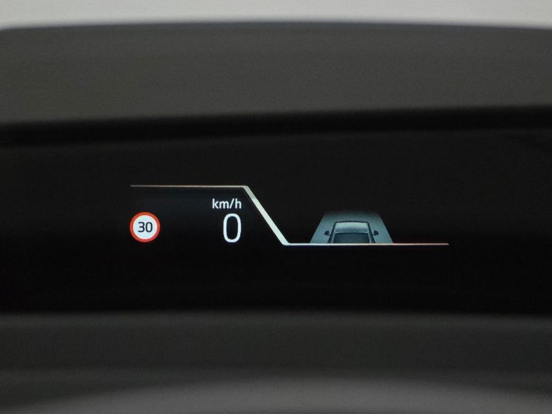 2025 BMW 2 Series 220i Luxury photo 18