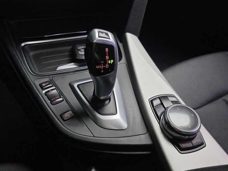 2014 BMW 3 Series 320d Touring photo 9