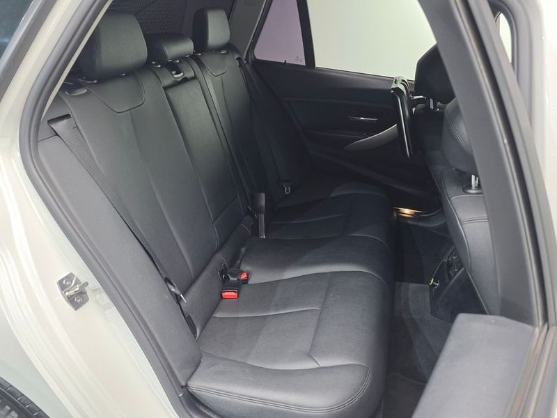 2014 BMW 3 Series 320d Touring photo 11