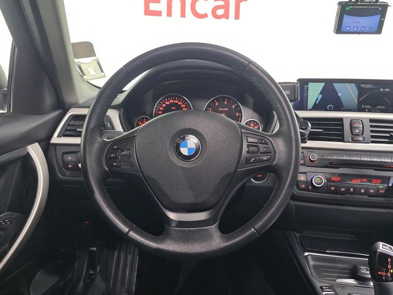 2014 BMW 3 Series 320d Touring photo 12