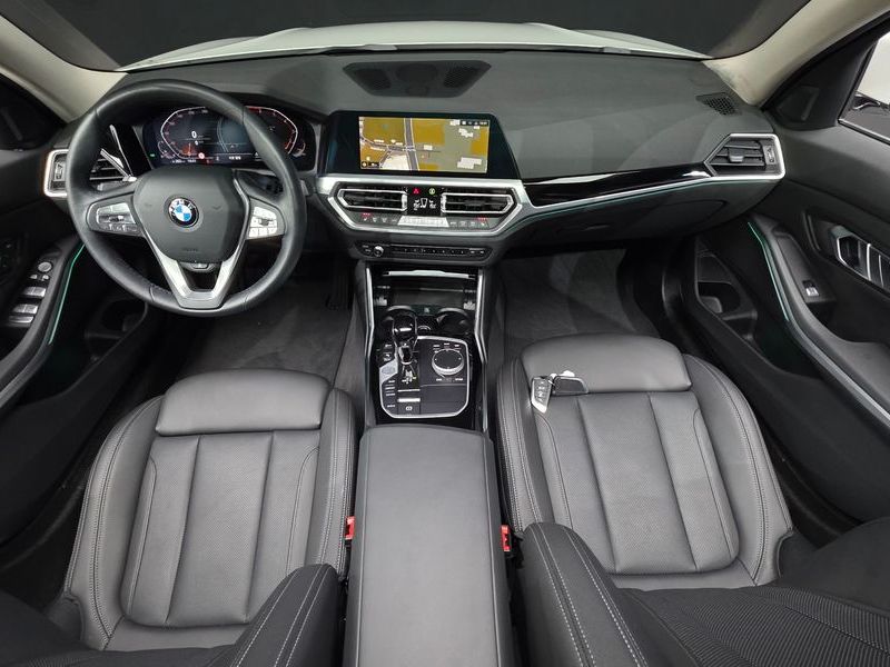 2022 BMW 3 Series 320i photo 7