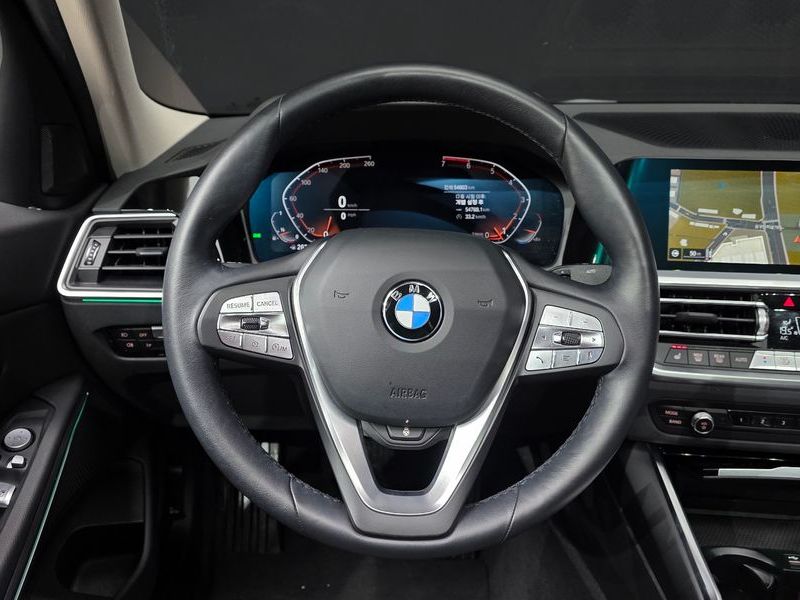 2022 BMW 3 Series 320i photo 13