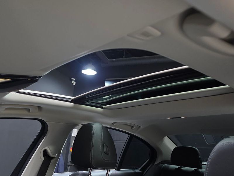 2022 BMW 3 Series 320i photo 19