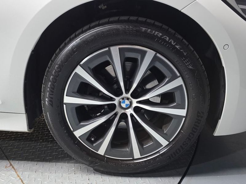 2022 BMW 3 Series 320i photo 21