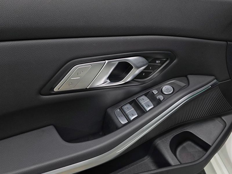 2022 BMW 3 Series 320i photo 27