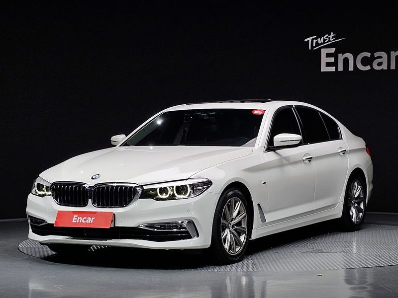 2018 BMW 5 Series 520i Luxury photo 1