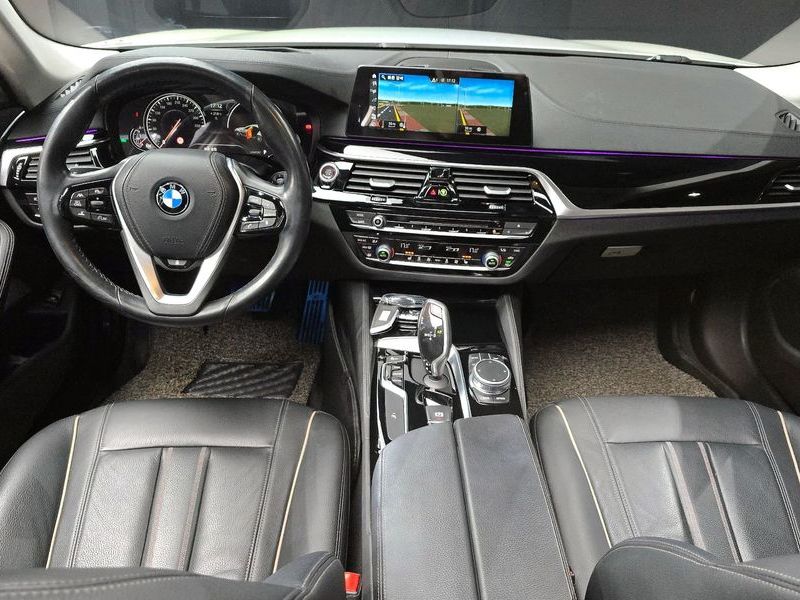 2018 BMW 5 Series 520i Luxury photo 7