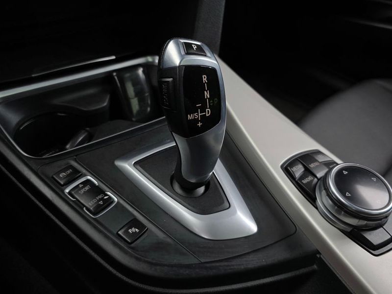 2014 BMW 3 Series 320d xDrive Touring photo 9