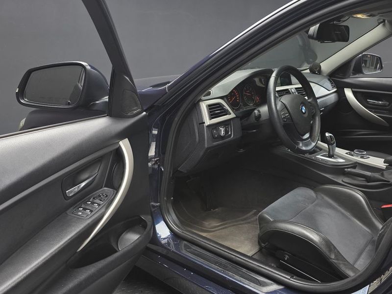 2014 BMW 3 Series 320d xDrive Touring photo 10