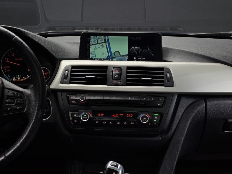 2014 BMW 3 Series 320d xDrive Touring photo 12