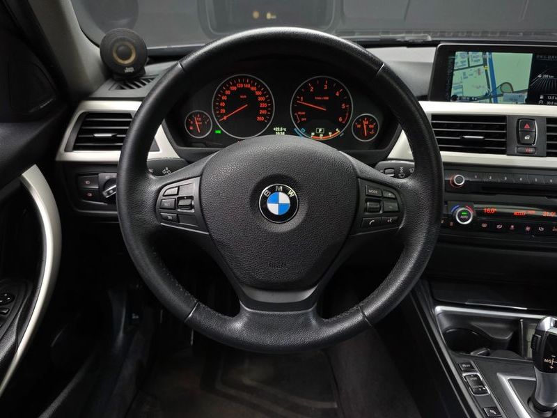 2014 BMW 3 Series 320d xDrive Touring photo 13