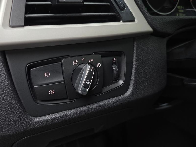 2014 BMW 3 Series 320d xDrive Touring photo 18
