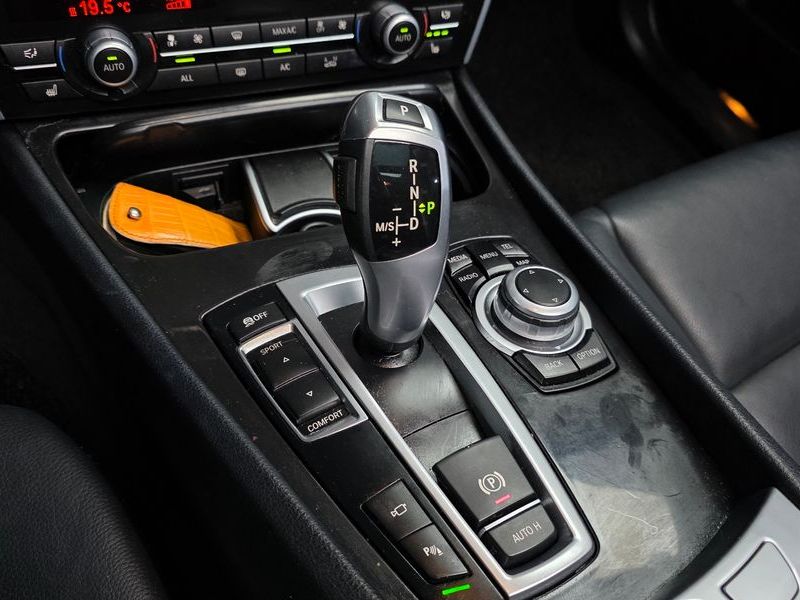 2013 BMW 5 Series GT ED Edition photo 9