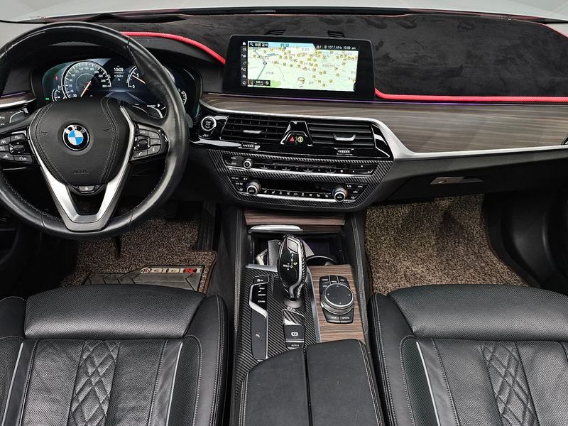 2018 BMW 5 Series 520d Luxury Plus photo 7