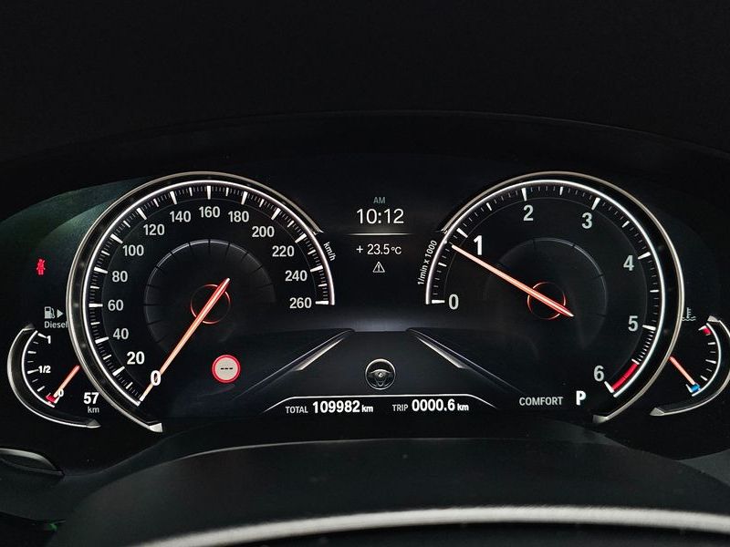 2018 BMW 5 Series 520d Luxury Plus photo 8