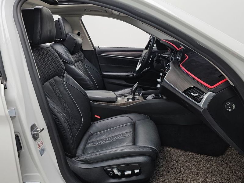 2018 BMW 5 Series 520d Luxury Plus photo 11