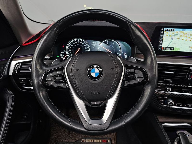 2018 BMW 5 Series 520d Luxury Plus photo 13