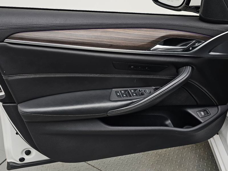 2018 BMW 5 Series 520d Luxury Plus photo 24