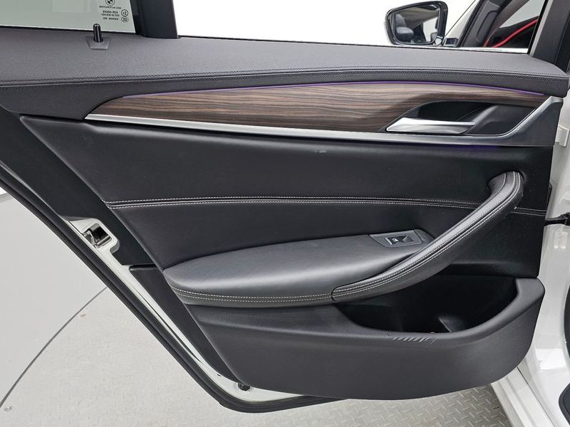 2018 BMW 5 Series 520d Luxury Plus photo 25