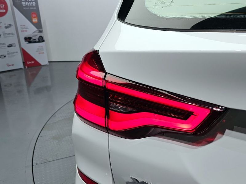 2021 BMW X3 xDrive 20i M sports Online Exclusive Edition photo 23