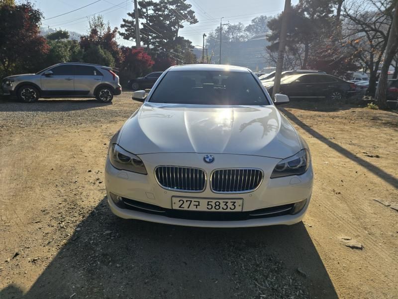 2013 BMW 5 Series 528i photo 1