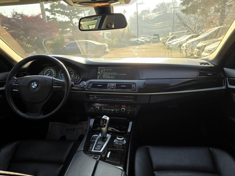 2013 BMW 5 Series 528i photo 10