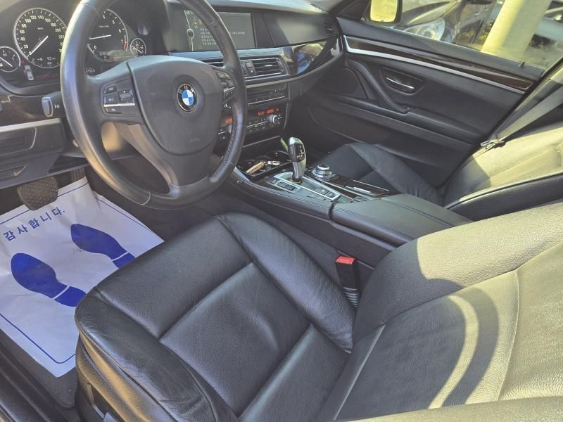 2013 BMW 5 Series 528i photo 14