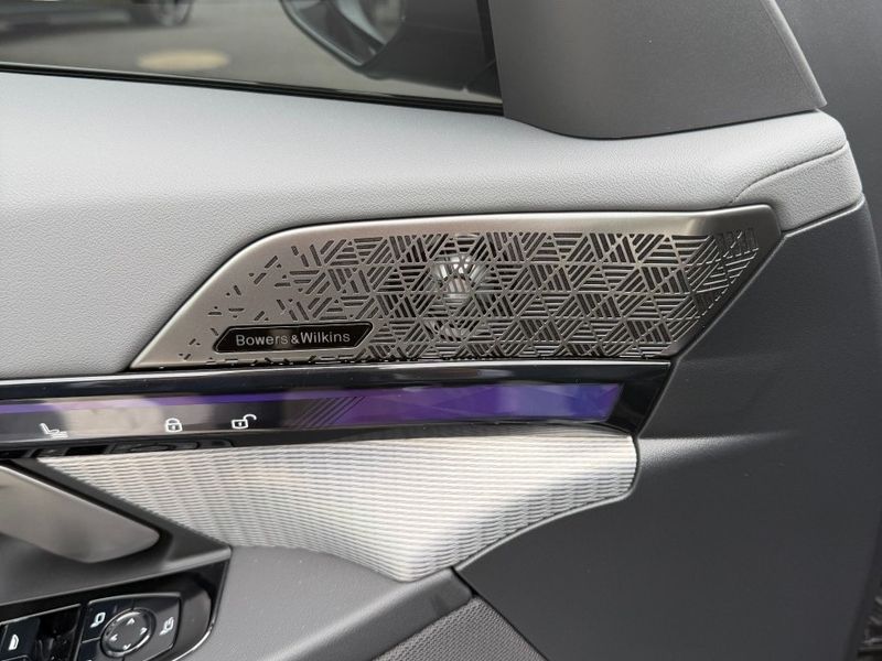 2026 BMW 5 Series 530i xDrive M Sport Pro Special Edition photo 8