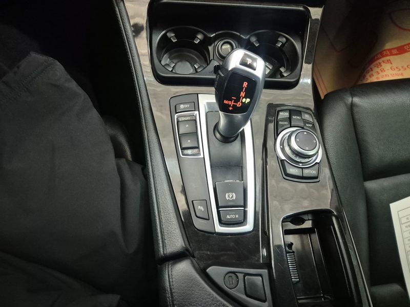 2013 BMW 5 Series 520d photo 8