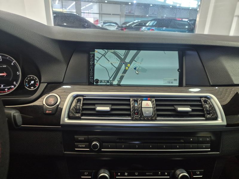 2013 BMW 5 Series 520d photo 9