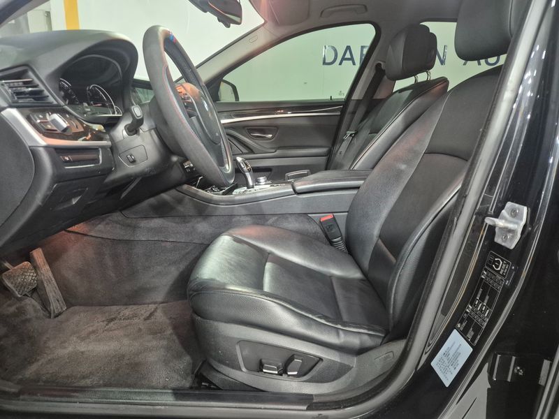 2013 BMW 5 Series 520d photo 16