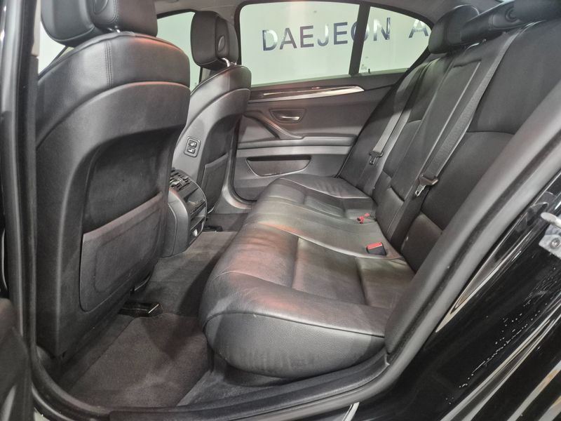2013 BMW 5 Series 520d photo 17
