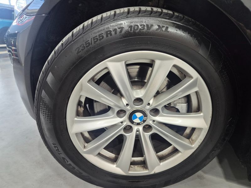 2013 BMW 5 Series 520d photo 20