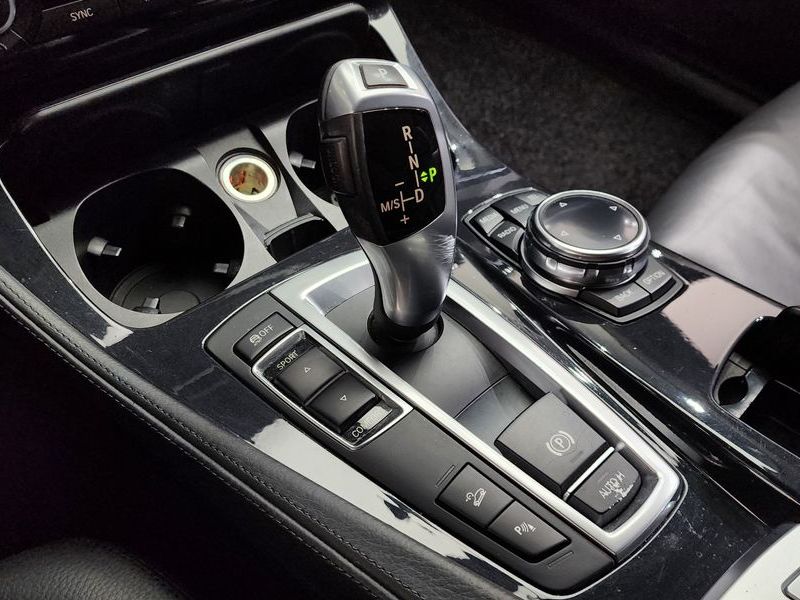 2014 BMW 5 Series 520d xDrive photo 9