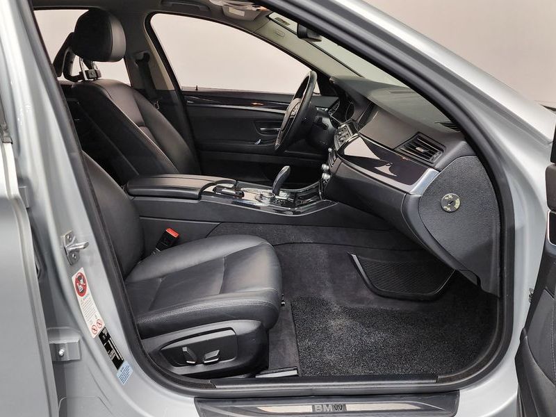2014 BMW 5 Series 520d xDrive photo 11