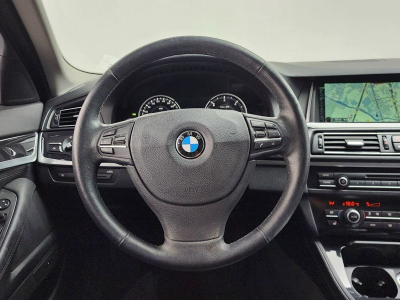 2014 BMW 5 Series 520d xDrive photo 12