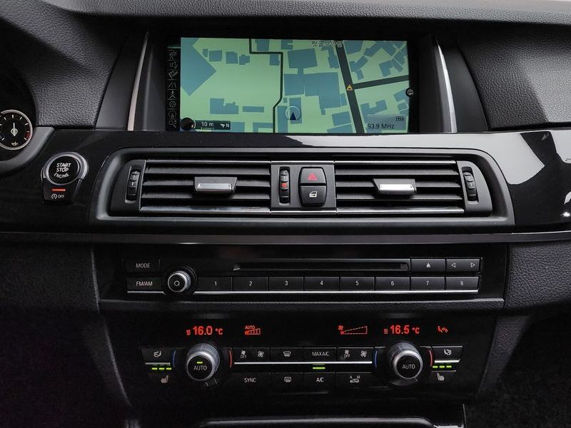 2014 BMW 5 Series 520d xDrive photo 13