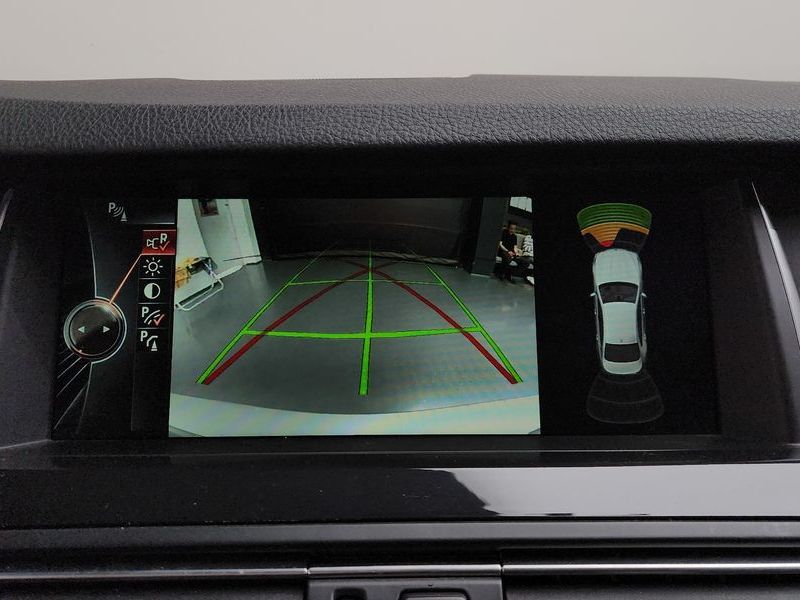 2014 BMW 5 Series 520d xDrive photo 14