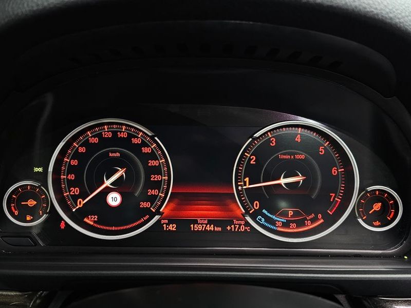 2014 BMW 5 Series 528i Luxury photo 8