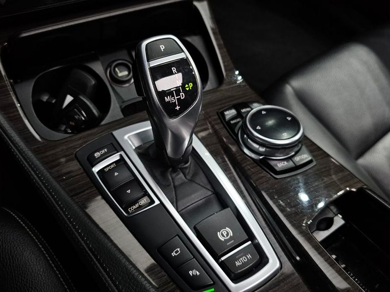 2014 BMW 5 Series 528i Luxury photo 9