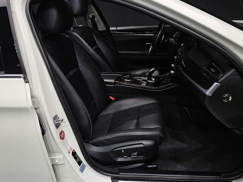 2014 BMW 5 Series 528i Luxury photo 10