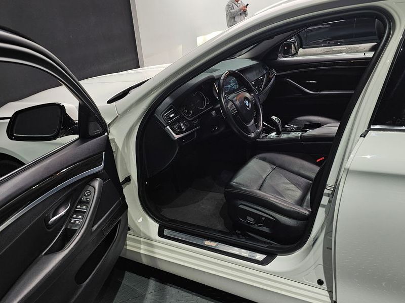 2014 BMW 5 Series 528i Luxury photo 11