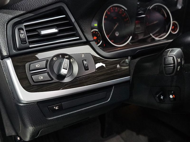 2014 BMW 5 Series 528i Luxury photo 18